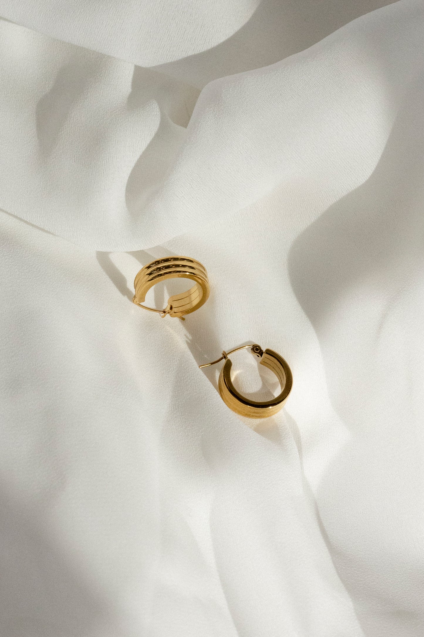 Claire Hinge Hoops